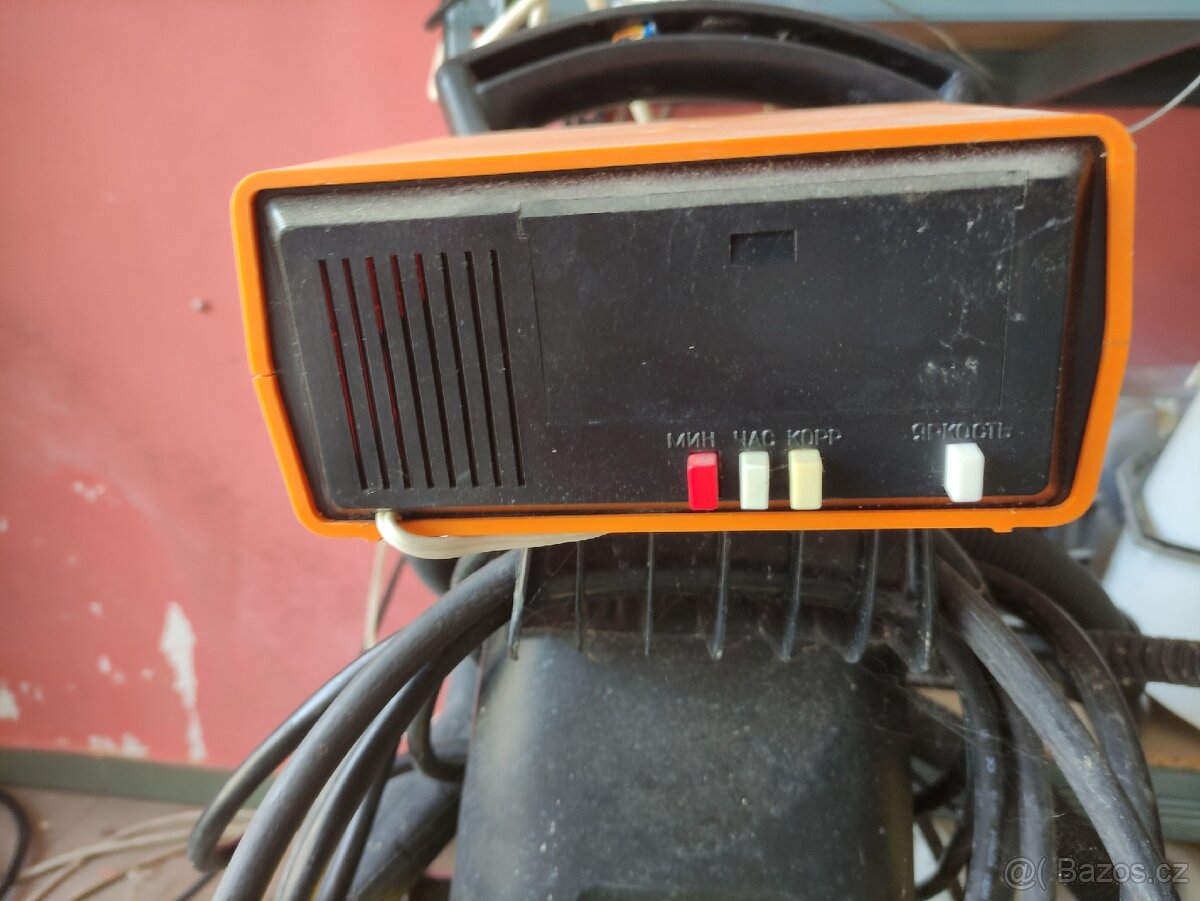 Hodiny 70 let Elektronika