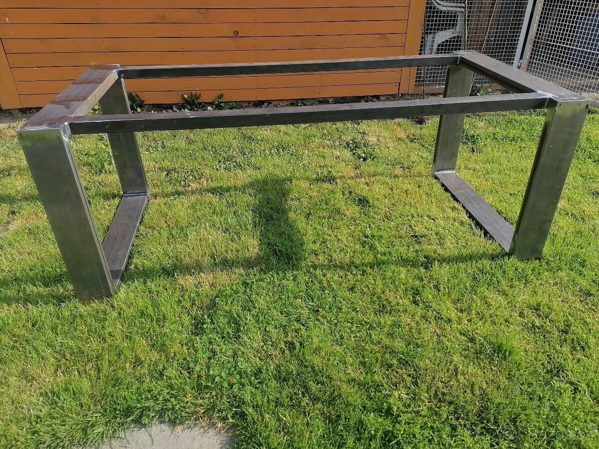 Podnože pro masivně stoly