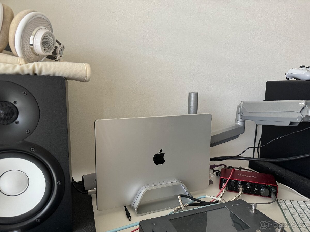 Macbook Pro (M1 Pro) 16 palcu 16GB RAM 500GB SSD Silver