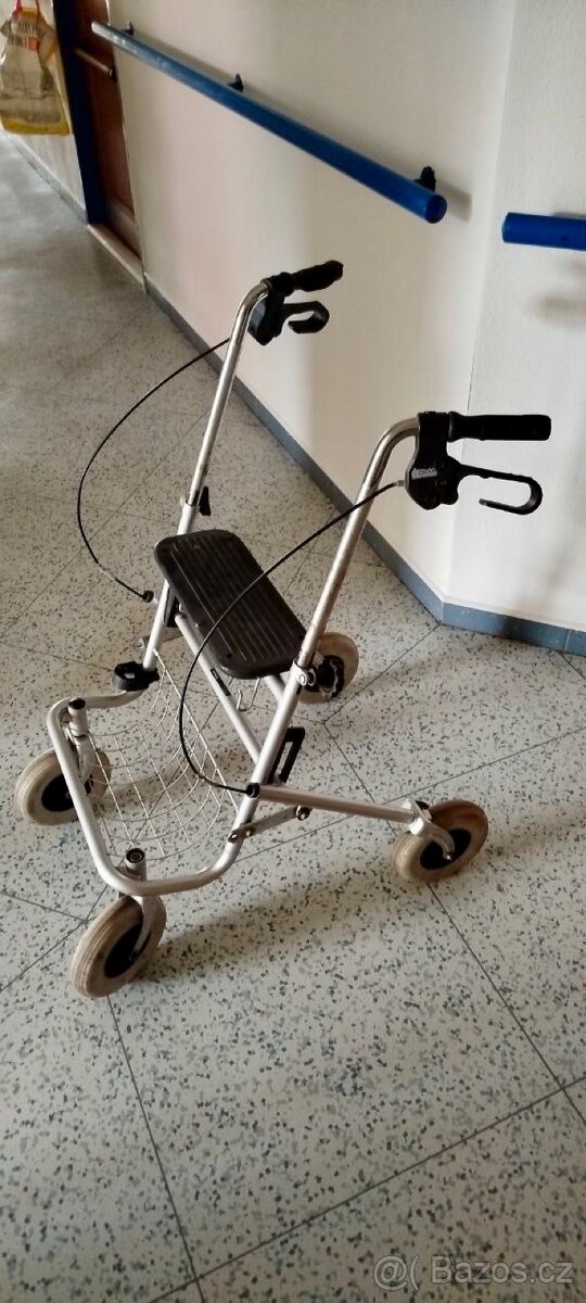 Prodám čtyřkolové chodítko DMA 100 S