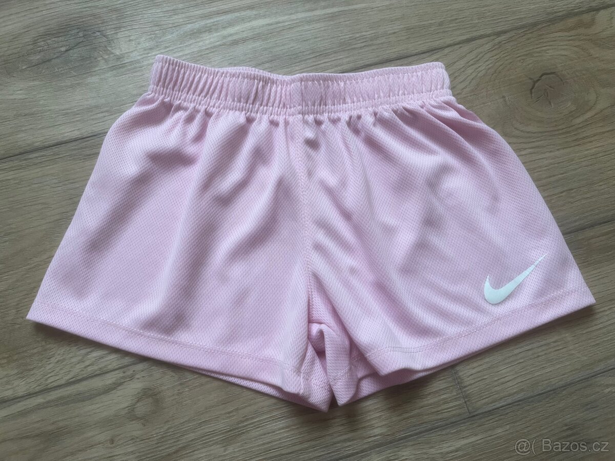 Kraťasy Nike lehké 116/122