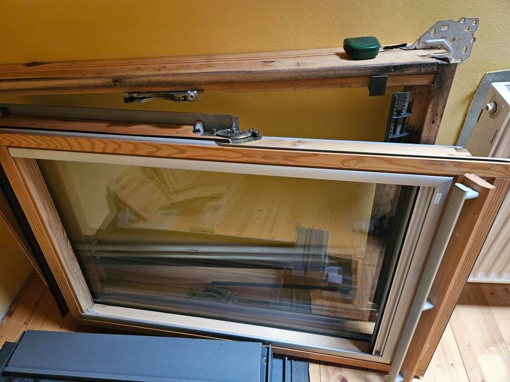 Prodám okna VELUX  78x118 včetně oplechování  2ks