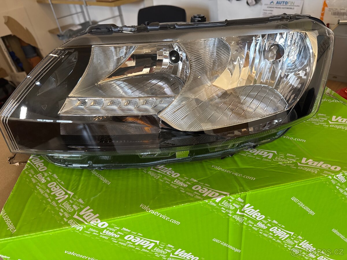 Škoda Rapid levý přední světlomet