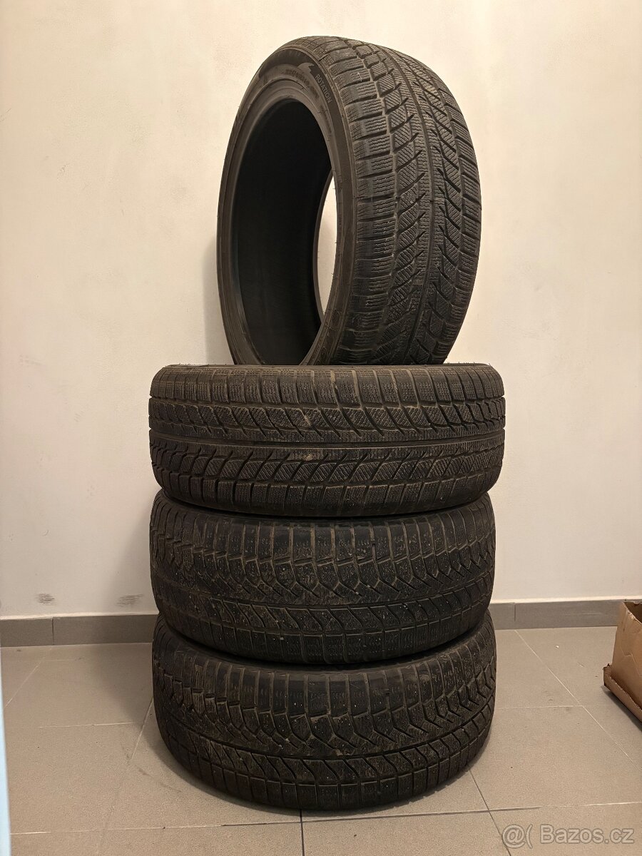 Prodám zimní pneu 235/45 R19 – 2x starší, 2x novější