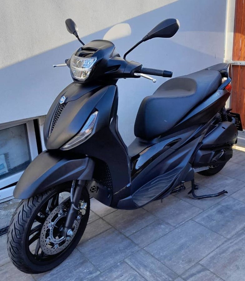 AKCE do 15.11. Beverly 300 HPE, 2023, TOP stav, 6000km