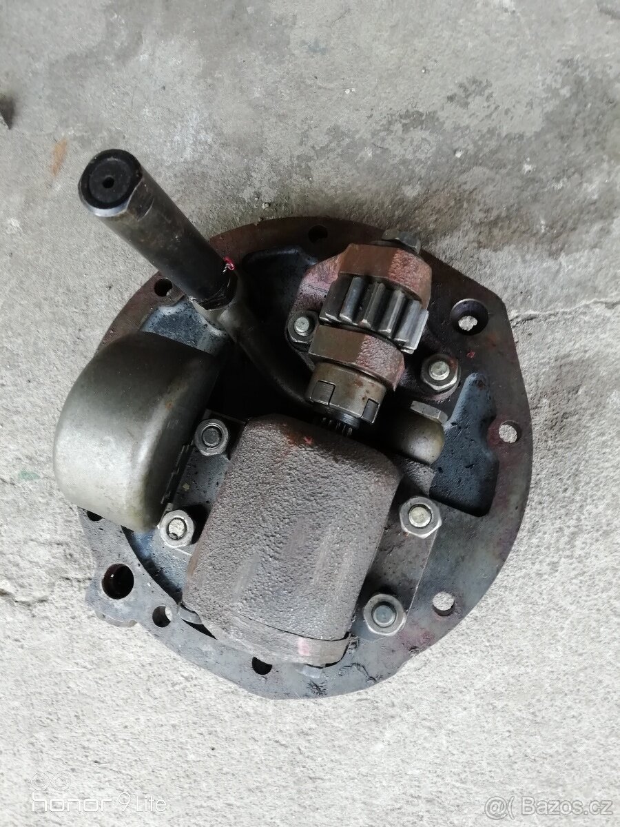 Spodní víko hydrauiky UŘ 1