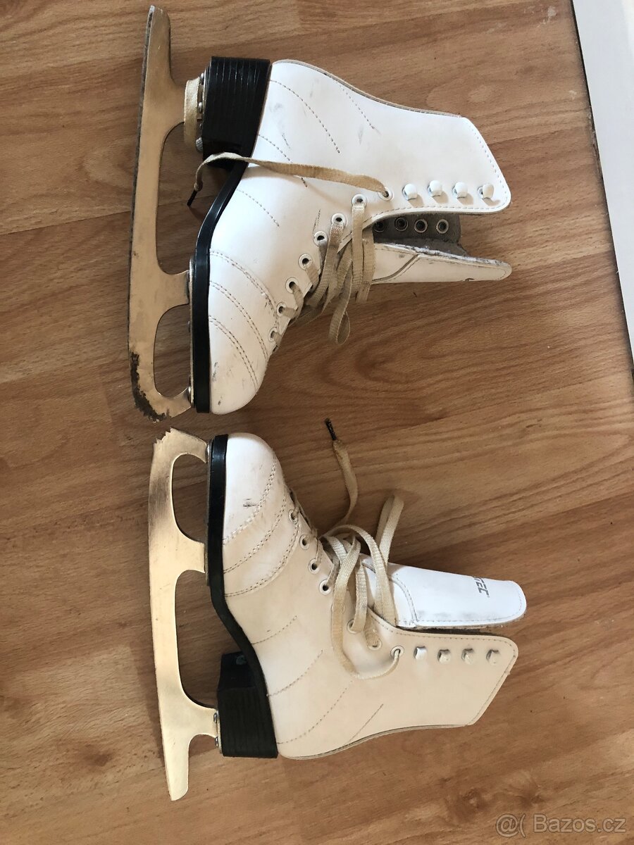 klasicke bile brusle divci 34 Jessica