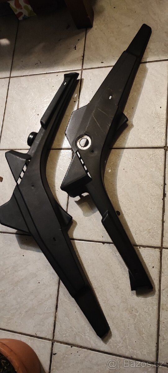 Manet korado boční plast