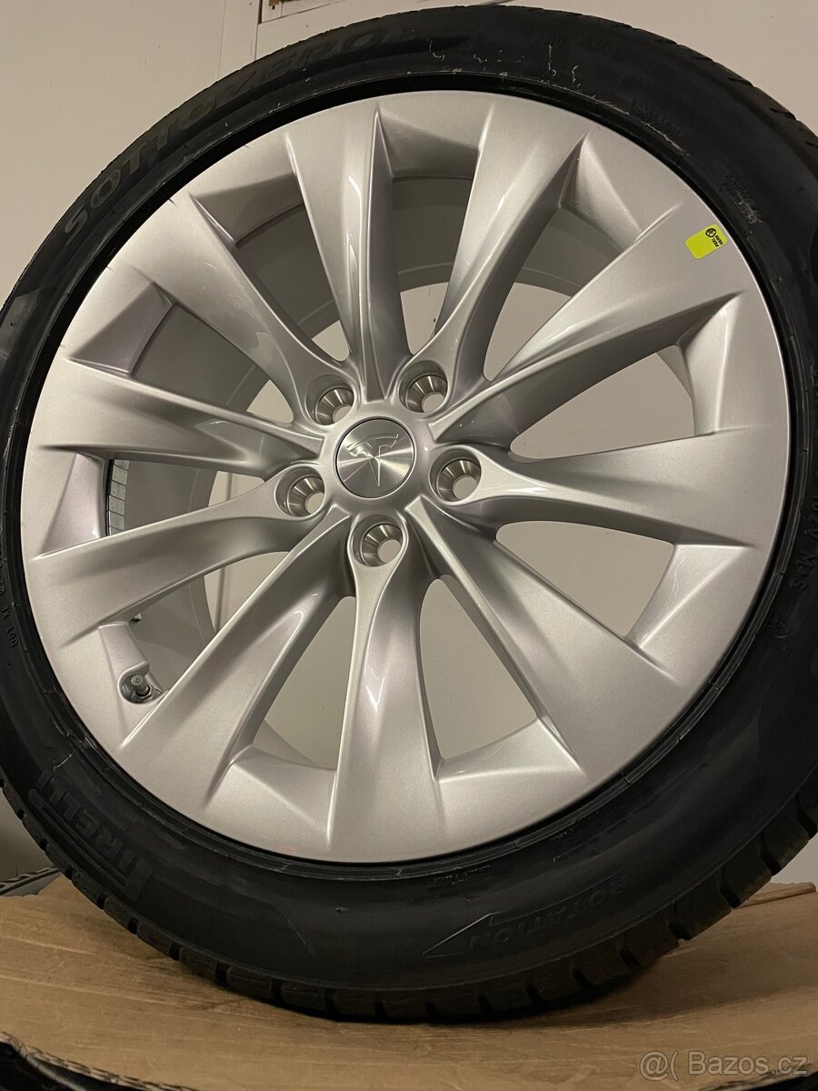 Original zimni Tesla Model S r19 + 245/45/19 100%