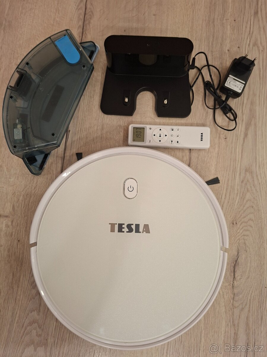 Robotický vysavač Tesla RoboStar iQ300