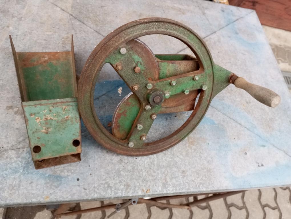 řezačka na kopřivy