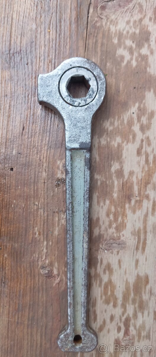 Lesenařsky klič na lešení