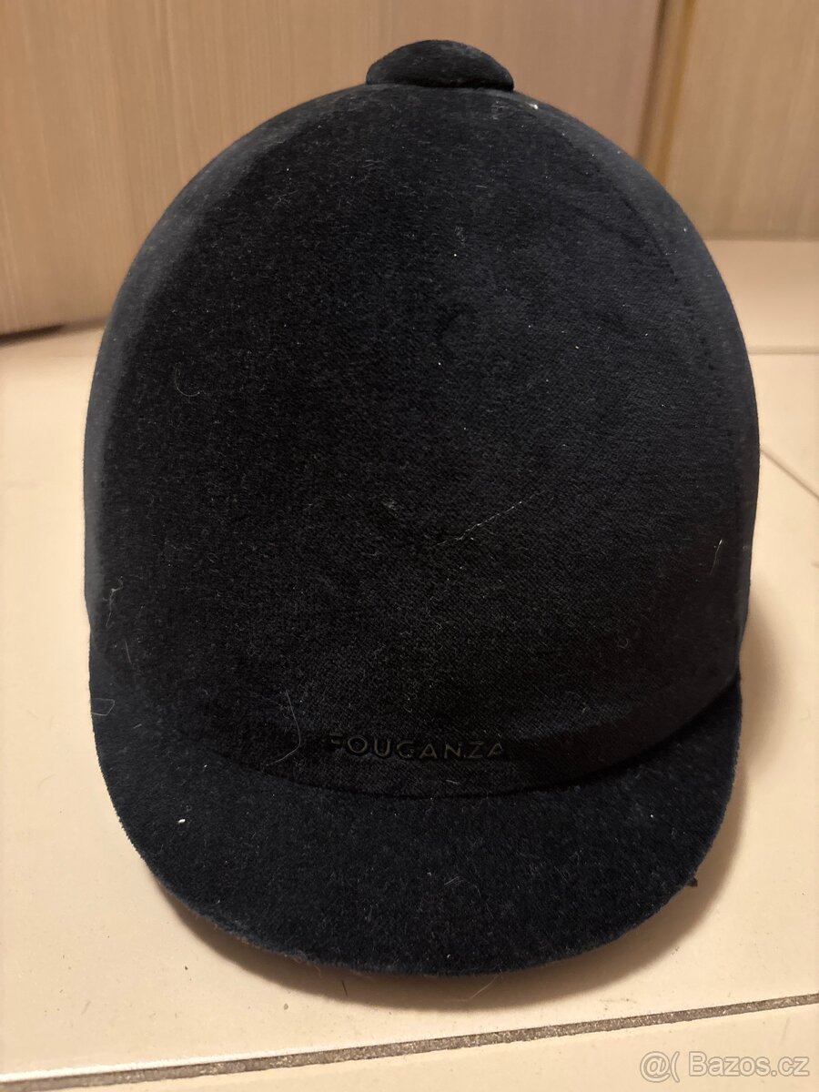 Jezdecká přilba na koně