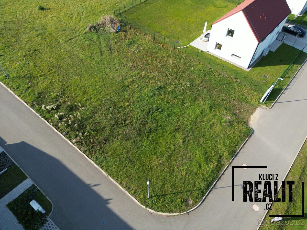 Pozemek Červený Újezd