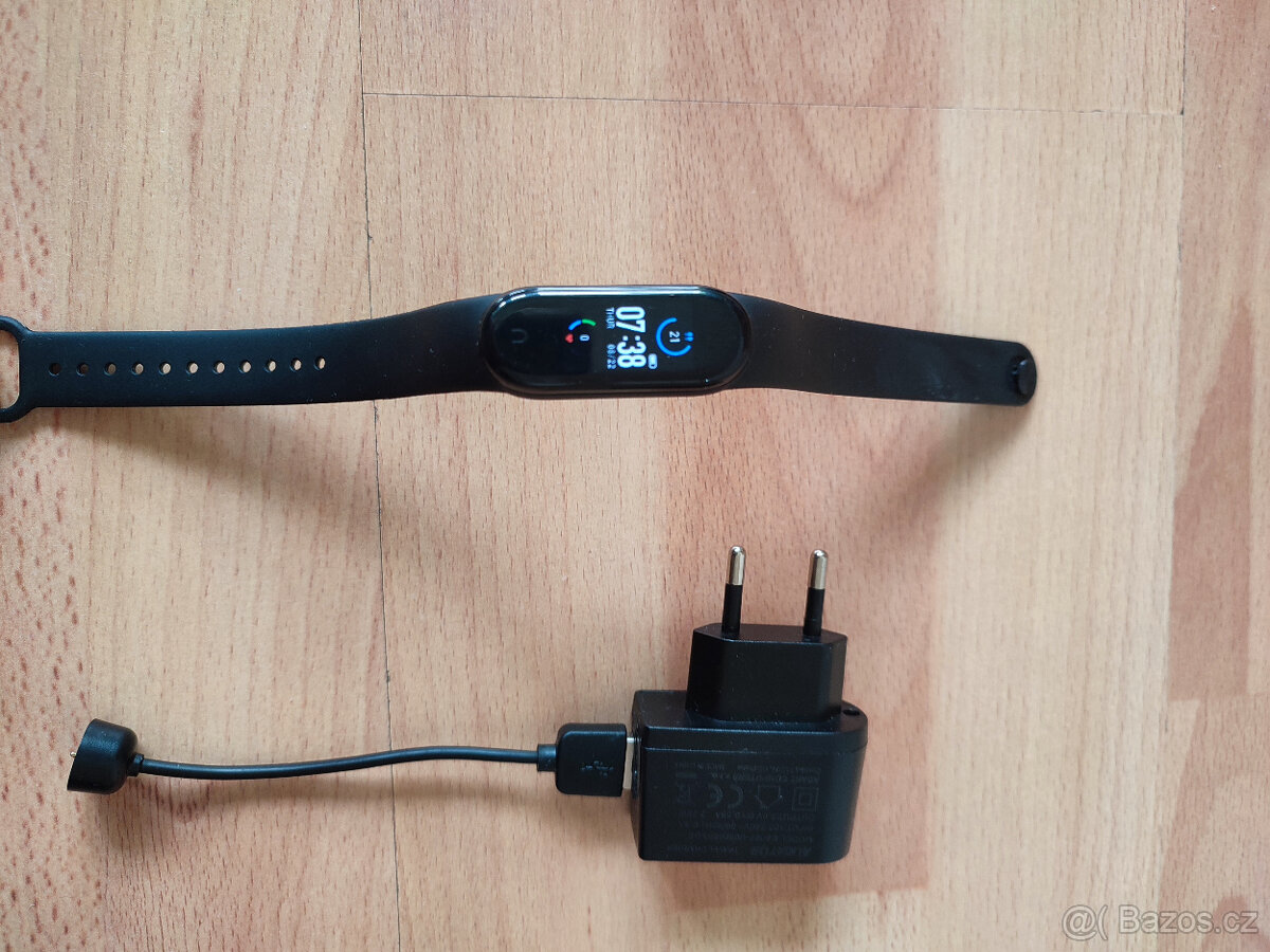 Fitness náramek M5 FitPro + USB nabíječka