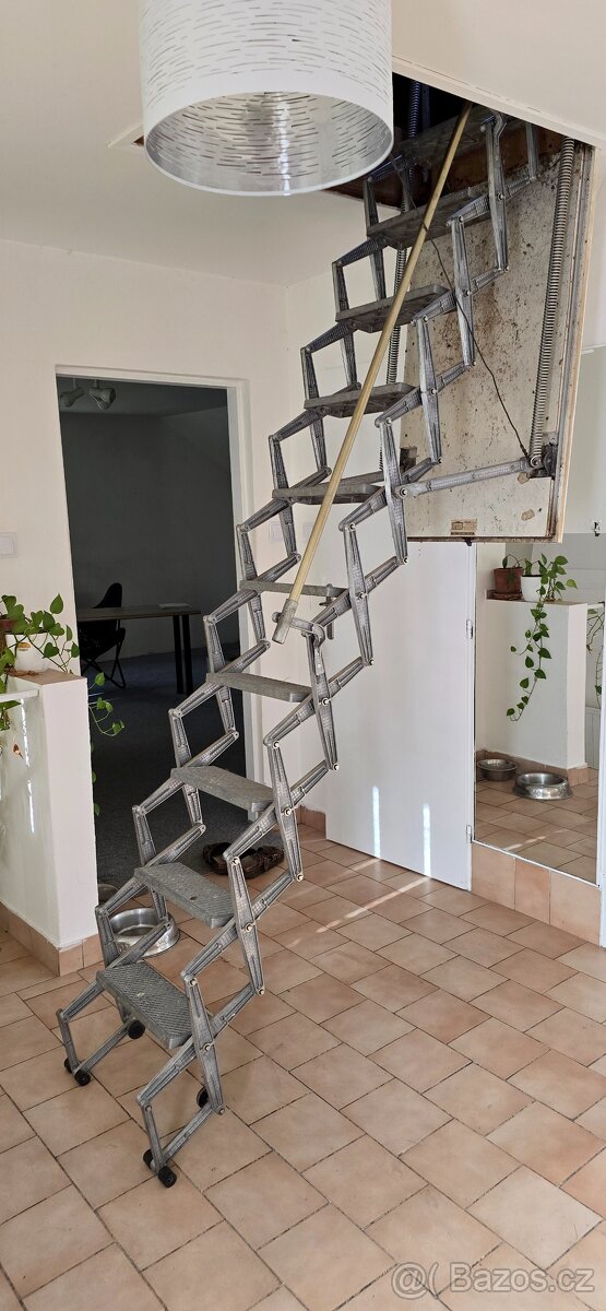 Stahovací půdní schody