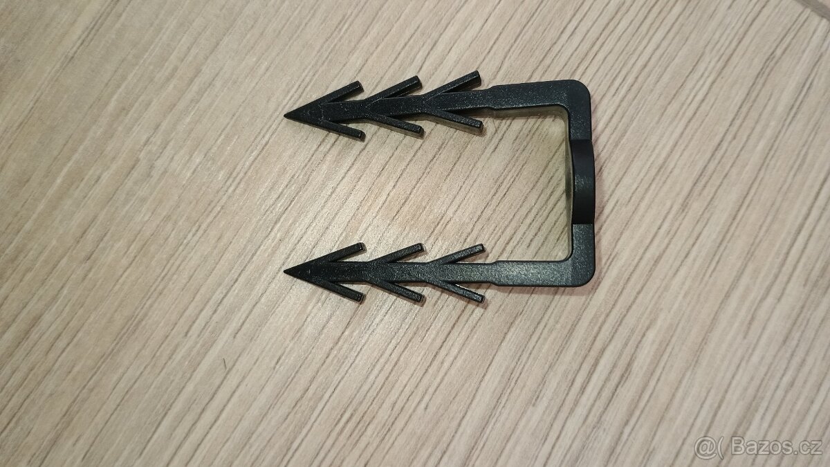 PVC příchytky.