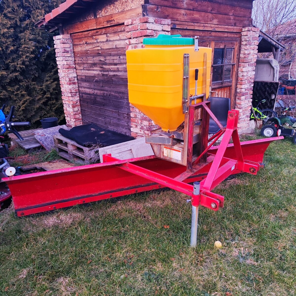 Radlice sněhová na traktor se sypačem