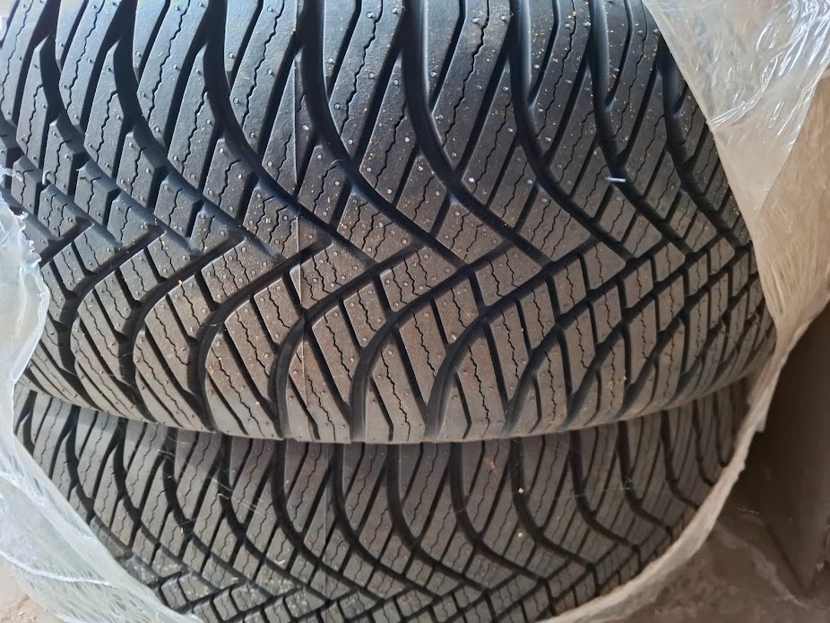 Prodam 4 nove pneu celorocni 215 65 R16 98 V