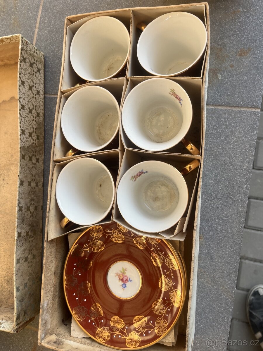 Starožitné porcelánové hrnky, kompletní sada