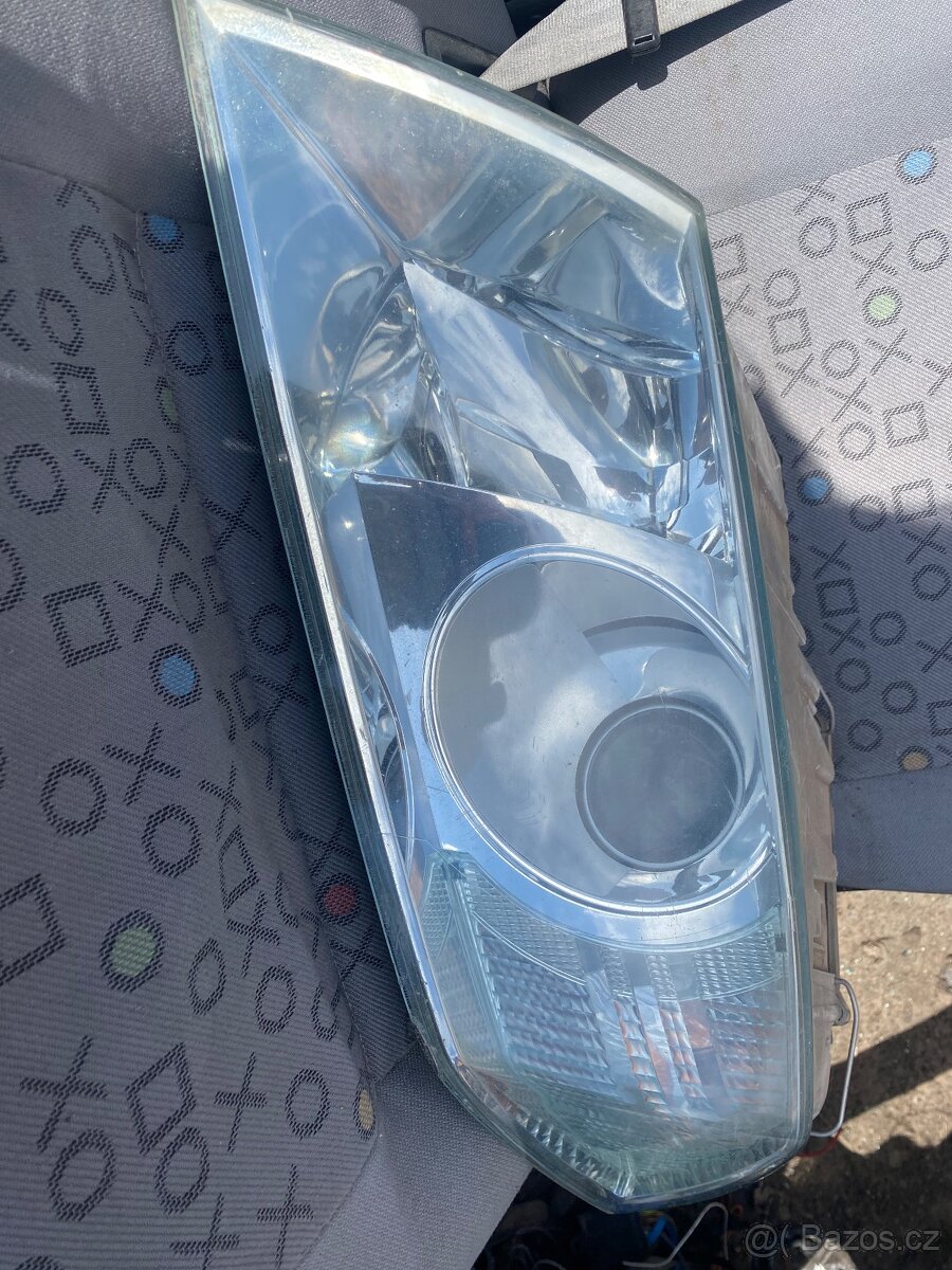 Přední originál xenony na Octavia 2 před facelift