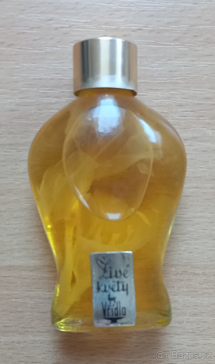 Retro parfém živé květy Vřídlo Karlovy Vary.