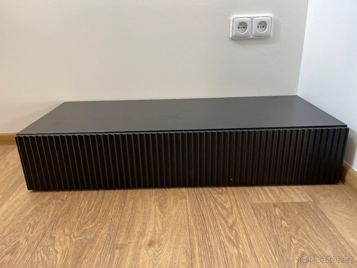 toaletní stolek na zeď