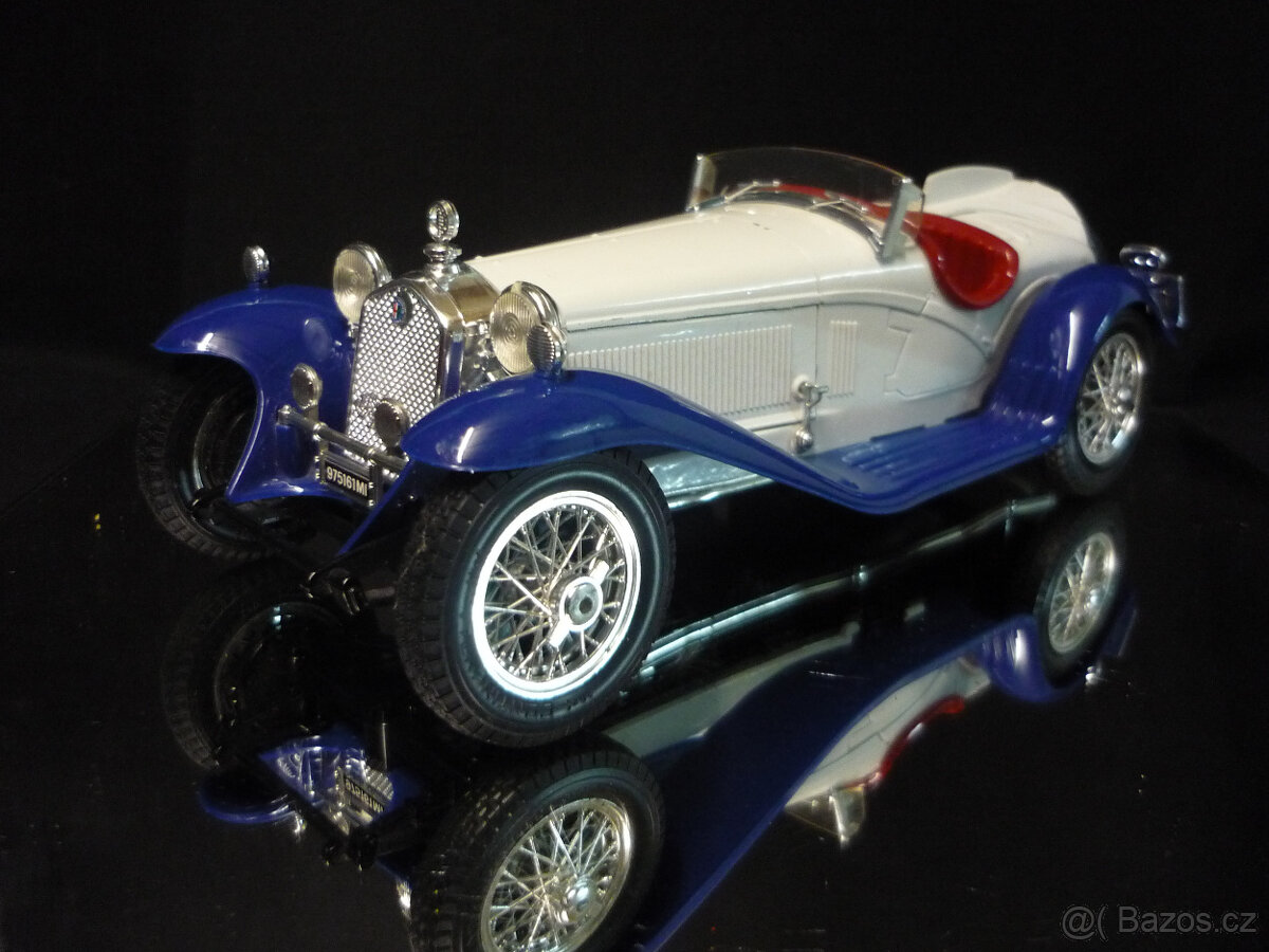 Alfa Romeo 2300 Spider bílomodrá Bburago 1/18