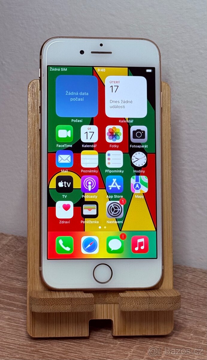 iPhone 8 - 64 Zlatý ( Velmi slušný stav )