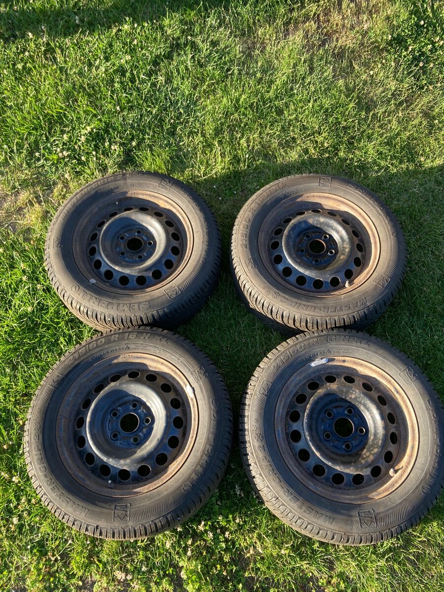 Zimní pneu 215/60 R16 H XL