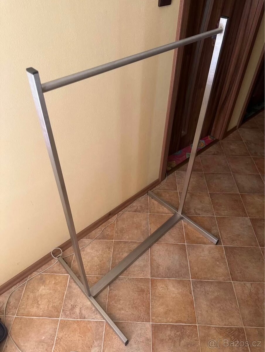 Stojan na oblečení