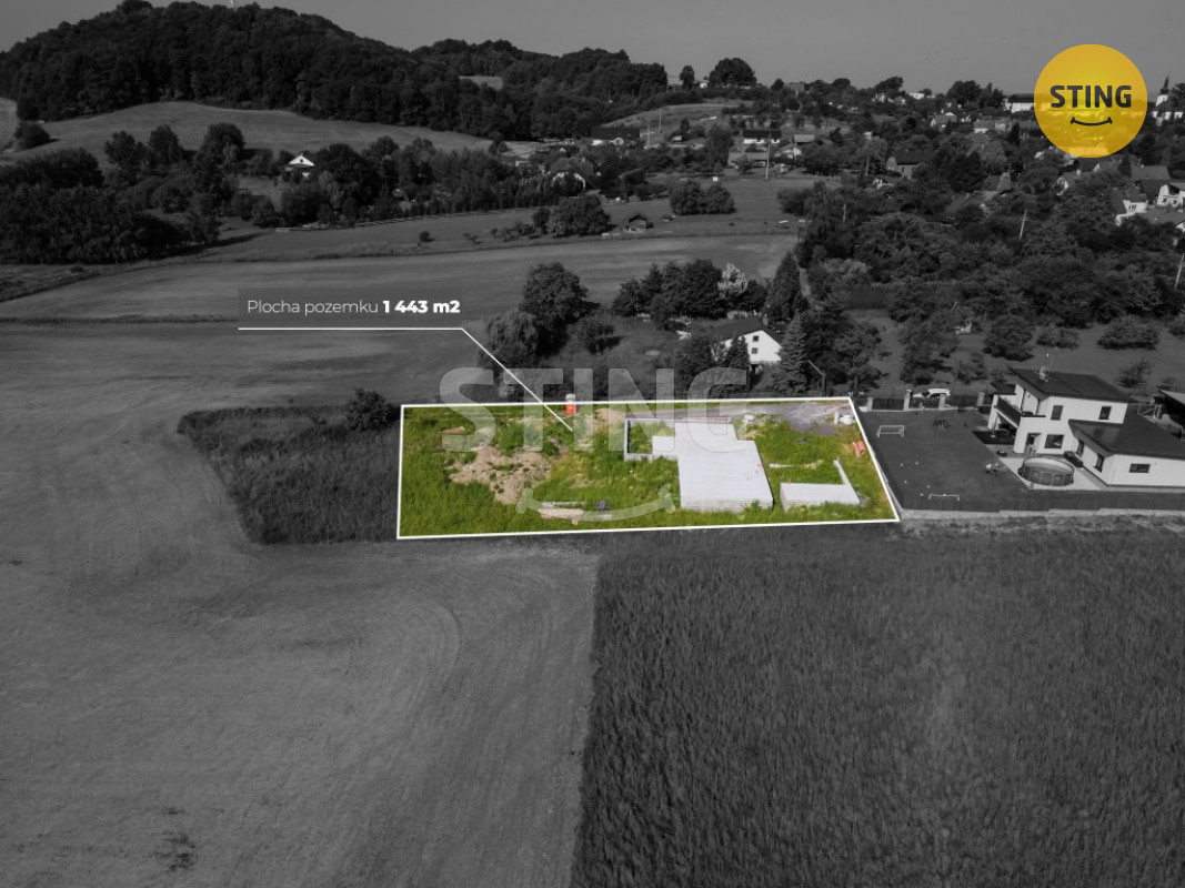 Prodej pozemku 1443 m2 s projektem a hotovými základ, 132665