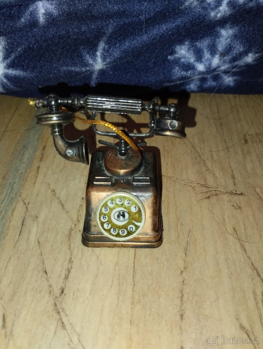 Ořezávatko ve tvaru telefonu retro