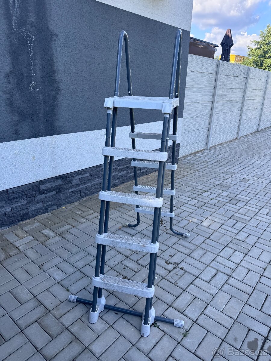 Schudky k bazenu