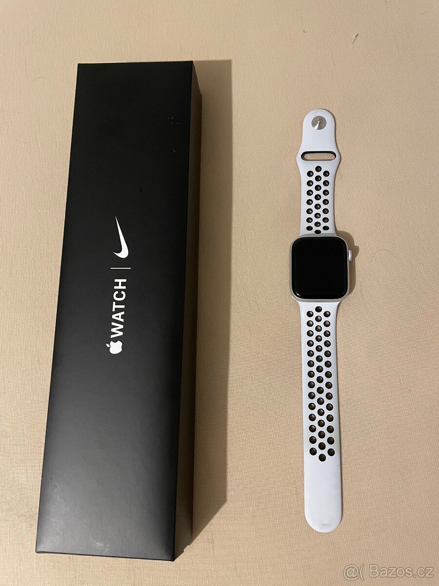 Apple Nike SE 44mm