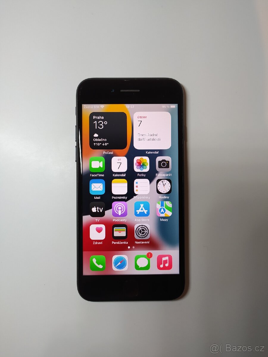 iPhone 7, 32 GB, černý