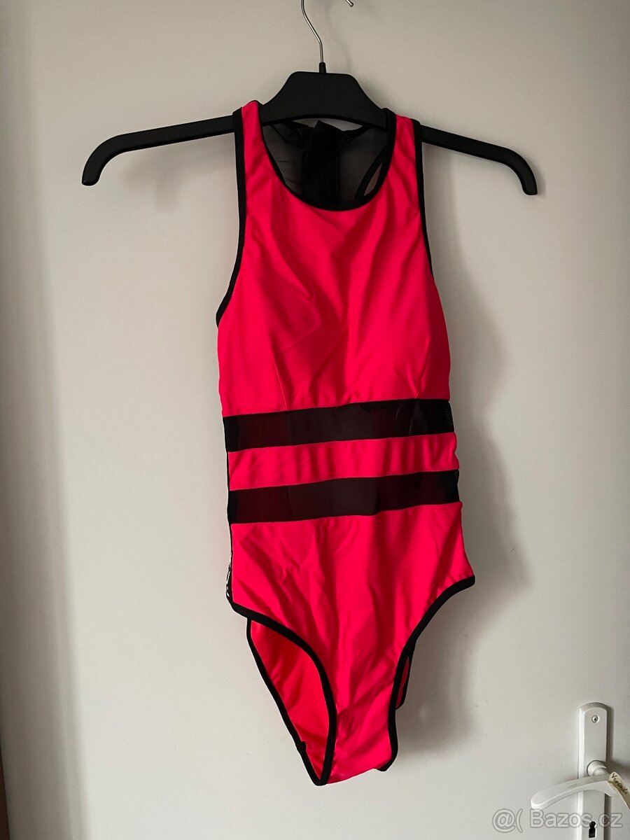 Růžové jednodílné plavky