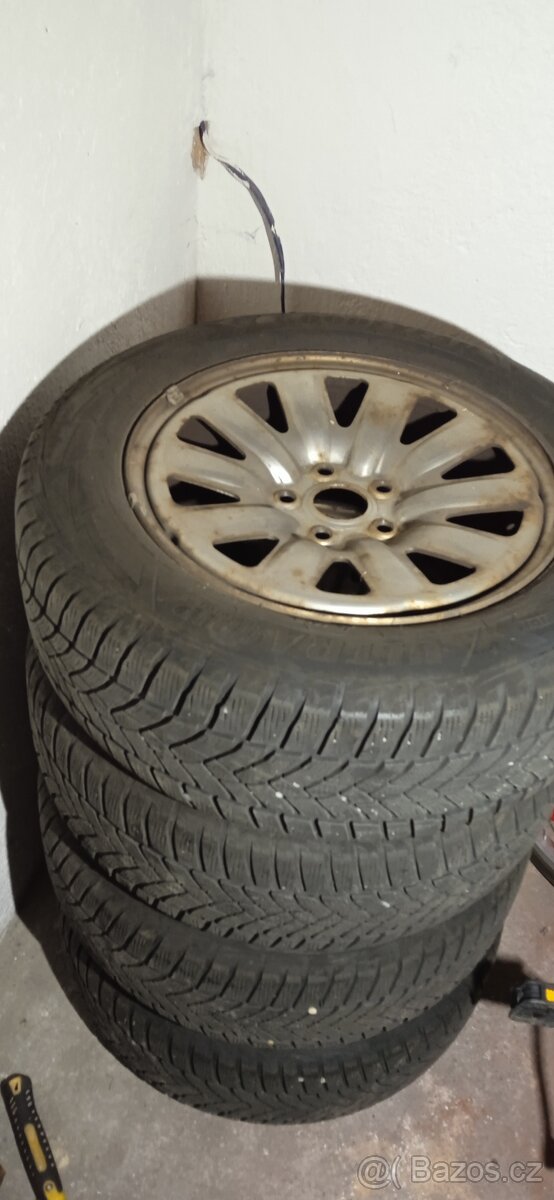 Zimní pneu 215/60/16