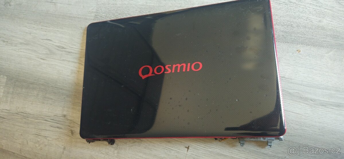 TOSHIBA Qosmio X505 nové panty + celí lcd nefunkční podsvíce