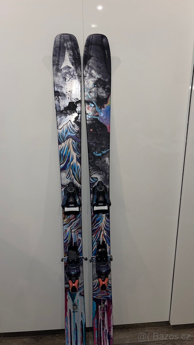 All-mountain freestyle lyže Atomic Bent 90 157