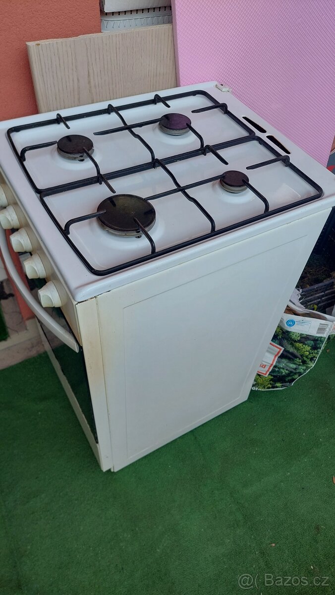 Plynový sporák s troubou