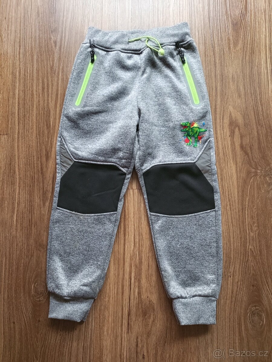 2x Softshellové tepláky vel.122