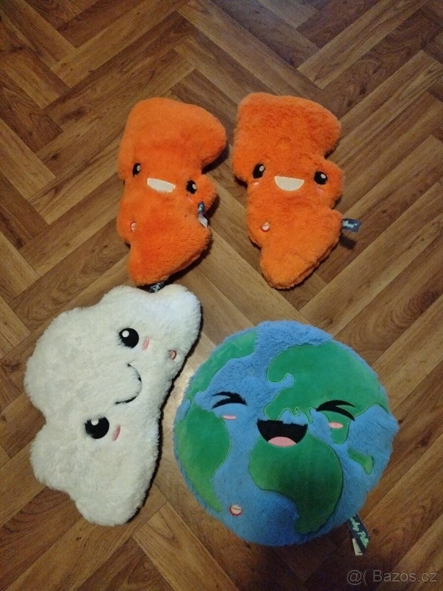 Hračky, panenky, plyšové hračky.