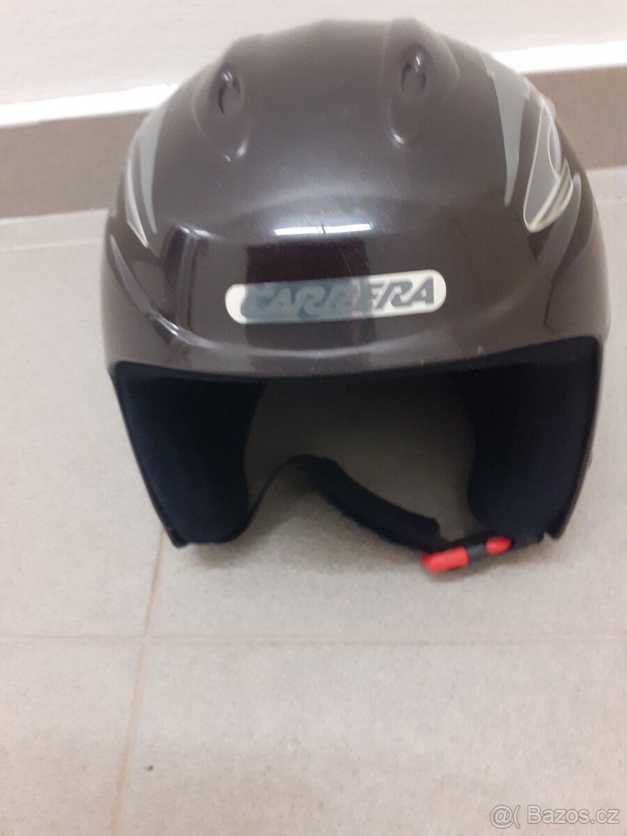 Dětská lyžařská helma (přilba)