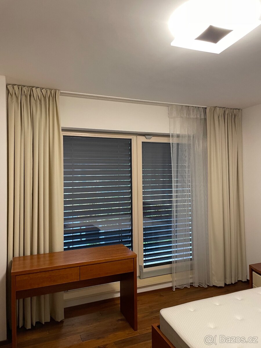 Luxusní masivní stůl třešeň