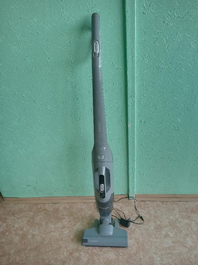 Tyčový aku vysavač Bosch 2v1, bezsáčkový šedý