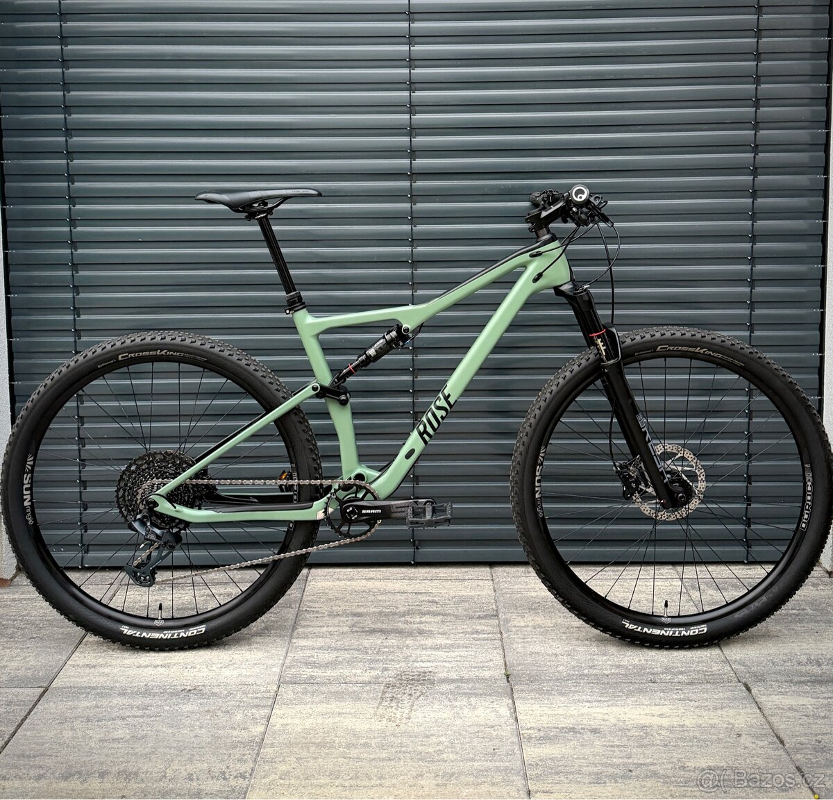 Rose Thrill Hill 1, 2024, vel. L