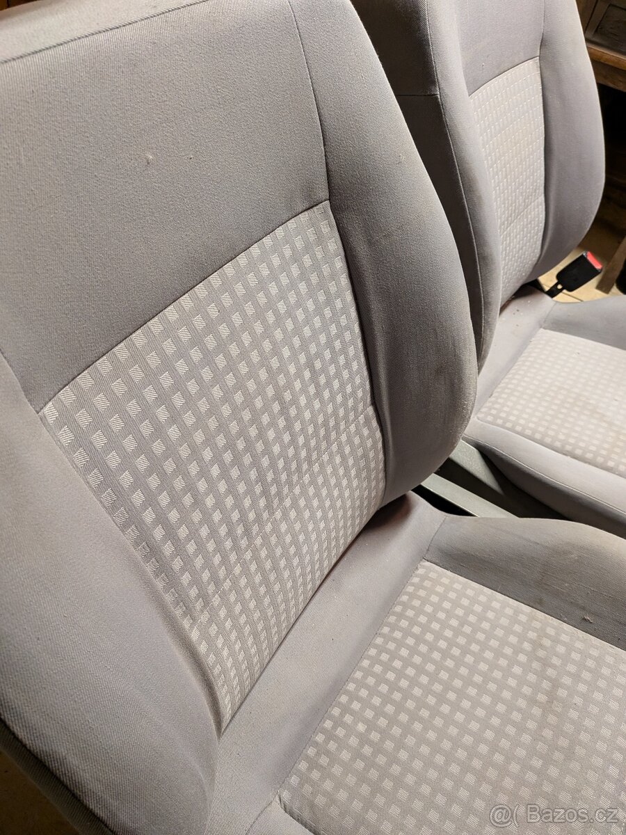 Prodám přední látkové sedačky na Audi A6 C4