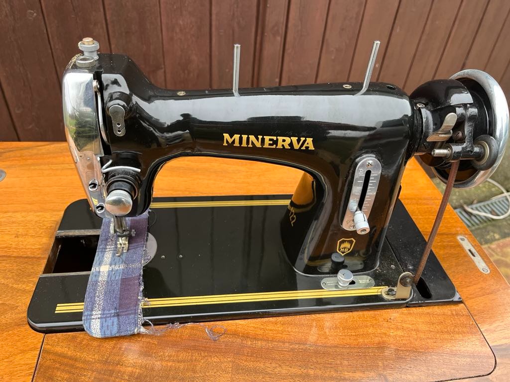 Prodám šicí stroj Minerva
