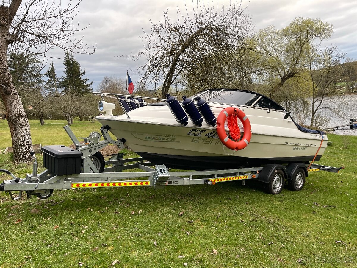 Bayliner 1952 Capri Rok Stavby 2001 Top Stav